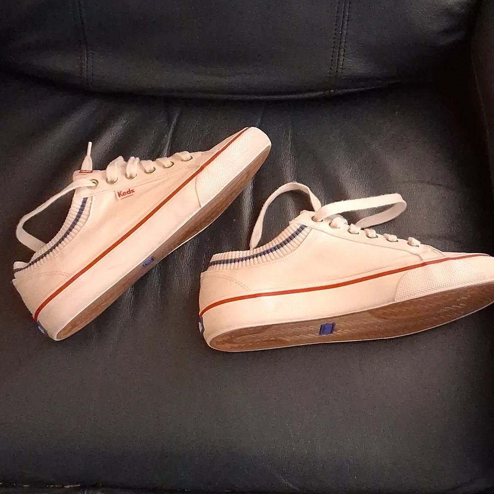 Keds Softerra White Canvas Low-Top Sneakers with Red & Blue Accents Sz 7M - Picture 3 of 8